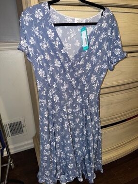 NWT Kaileigh Blue Floral V-Neck Wrap Fit & Flare Dress size Large